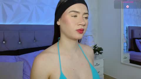 Snapshot of gwen_drew chatting on 10-05-25, 12:47 Gwen Drew online show from 10-05-25, 12:47