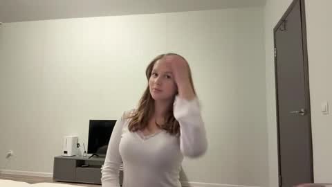 Snapshot of gwendolynnn chatting on 06-01-26, 06:42 Mia online show from 06-01-26, 06:42
