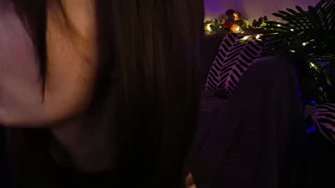 Snapshot of gwenhilton chatting on 02-25-25, 08:58 gwenhilton online show from 02-25-25, 08:58