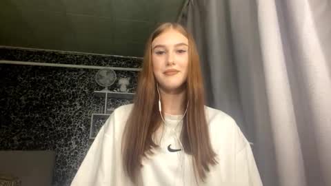 Snapshot of gwenmestayer chatting on 09-20-25, 07:48 Gwen online show from 09-20-25, 07:48