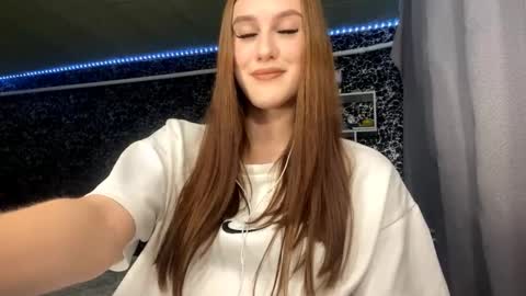 Snapshot of gwenmestayer chatting on 09-24-25, 08:12 Gwen online show from 09-24-25, 08:12