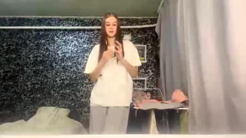 Snapshot of gwenmestayer chatting on 09-29-25, 08:13 Gwen online show from 09-29-25, 08:13