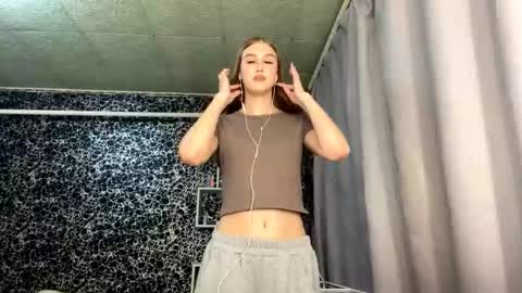 Snapshot of gwenmestayer chatting on 10-03-25, 08:06 Gwen online show from 10-03-25, 08:06