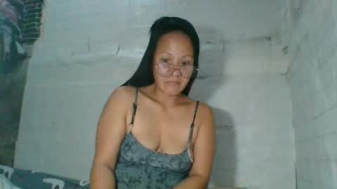 Snapshot of gwenn24 chatting on 02-17-26, 10:05 gwenn24 online show from 02-17-26, 10:05