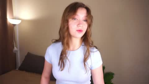 Snapshot of gwennielove chatting on 06-06-26, 05:23 Molly online show from 06-06-26, 05:23