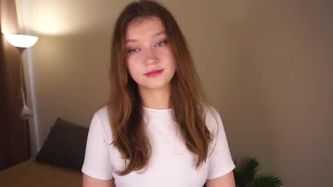 Snapshot of gwennielove chatting on 06-07-26, 05:33 Molly online show from 06-07-26, 05:33