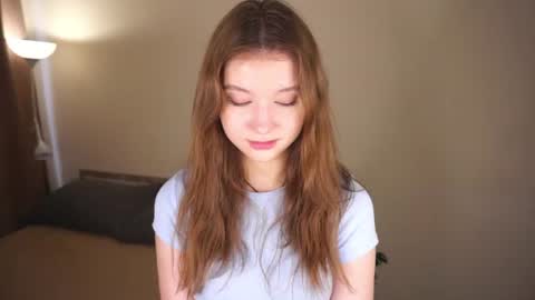 Snapshot of gwennielove chatting on 06-10-26, 04:56 Molly online show from 06-10-26, 04:56