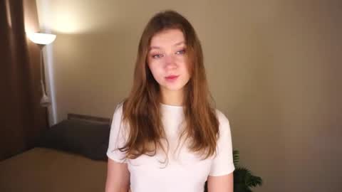 Snapshot of gwennielove chatting on 06-12-26, 06:01 Molly online show from 06-12-26, 06:01