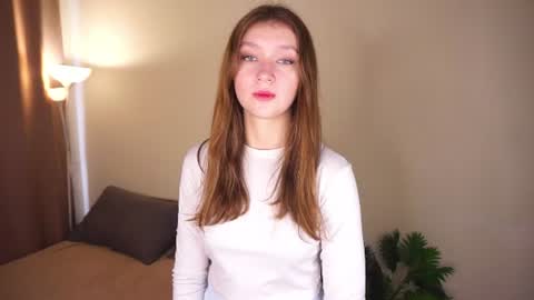 Snapshot of gwennielove chatting on 06-20-26, 06:05 Molly online show from 06-20-26, 06:05