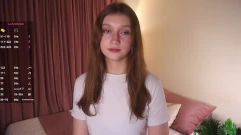 Snapshot of gwennielove chatting on 06-28-26, 05:08 Molly online show from 06-28-26, 05:08