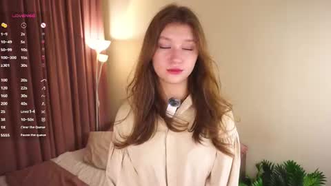 Snapshot of gwennielove chatting on 07-18-26, 05:28 Molly online show from 07-18-26, 05:28