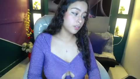 gygy_fox_09 online show from 04-14-26, 05:52