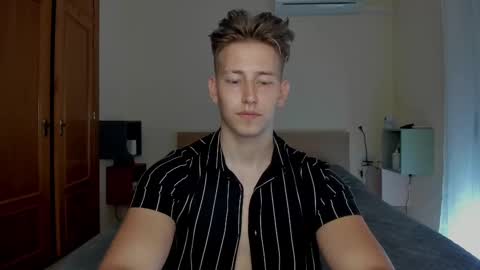 Snapshot of gym_alpha chatting on 02-16-25, 04:42 Oliver online show from 02-16-25, 04:42