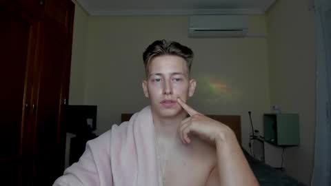 Snapshot of gym_alpha chatting on 03-04-25, 12:50 Oliver online show from 03-04-25, 12:50