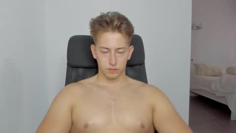 Snapshot of gym_alpha chatting on 10-04-25, 01:42 Oliver online show from 10-04-25, 01:42