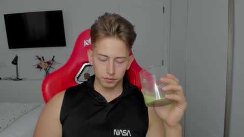 Snapshot of gym_alpha chatting on 10-11-25, 02:26 Oliver online show from 10-11-25, 02:26