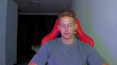 Snapshot of gym_alpha chatting on 11-12-25, 12:44 Oliver online show from 11-12-25, 12:44