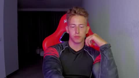 Snapshot of gym_alpha chatting on 11-12-25, 08:41 Oliver online show from 11-12-25, 08:41