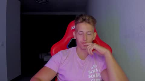 Snapshot of gym_alpha chatting on 11-14-25, 12:20 Oliver online show from 11-14-25, 12:20