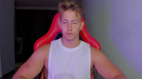 Snapshot of gym_alpha chatting on 11-25-25, 07:36 Oliver online show from 11-25-25, 07:36