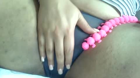 Snapshot of h0n3yb333 chatting on 10-09-25, 08:18 h0n3yb333 online show from 10-09-25, 08:18