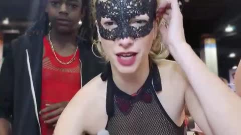 H0twife4Life online show from 04-11-26, 12:15