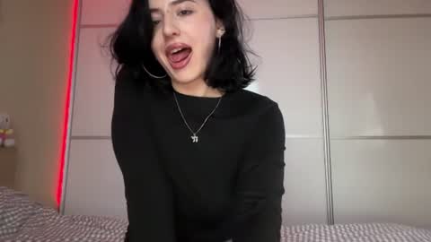 Snapshot of h3l9a_pataki chatting on 06-16-26, 03:36 Helga online show from 06-16-26, 03:36