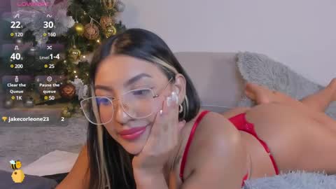 Snapshot of h3y_mia3 chatting on 12-21-24, 08:50 Paulina  online show from 12-21-24, 08:50