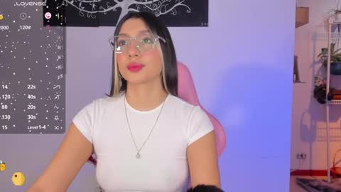 Snapshot of h3y_mia3 chatting on 02-21-25, 05:24 Paulina  online show from 02-21-25, 05:24