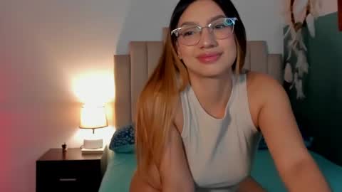 Snapshot of h3y_mia3 chatting on 05-27-26, 03:14 Paulina online show from 05-27-26, 03:14