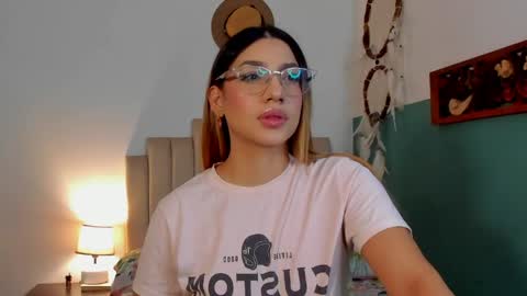 Snapshot of h3y_mia3 chatting on 06-06-26, 07:40 Paulina online show from 06-06-26, 07:40