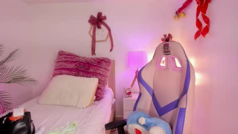 Snapshot of hadid_jimenez chatting on 12-15-25, 06:45 Hadid online show from 12-15-25, 06:45