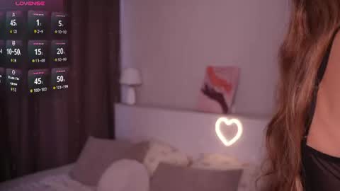 Snapshot of hadleynichols chatting on 06-18-26, 02:12 Hi Im Rebecca Glad to see you in my room PVT is open online show from 06-18-26, 02:12