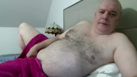 Snapshot of haggisstop chatting on 11-12-25, 02:28 haggisstop online show from 11-12-25, 02:28