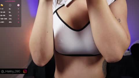 Hailey online show from 10-08-25, 03:31