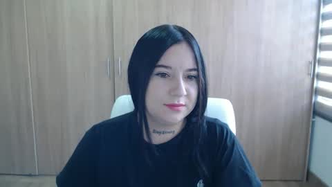 Snapshot of hailey_rosss chatting on 05-18-26, 02:12 Hailey online show from 05-18-26, 02:12
