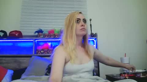 Snapshot of haileyakuma69 chatting on 12-10-24, 12:06 Hailey and d online show from 12-10-24, 12:06