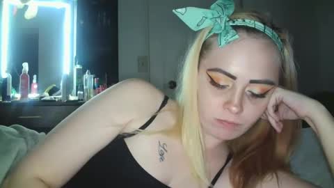 Snapshot of haileyakuma69 chatting on 12-14-24, 02:01 Hailey and d online show from 12-14-24, 02:01