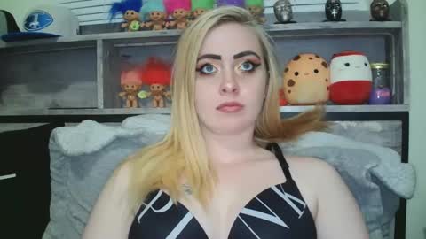 Snapshot of haileyakuma69 chatting on 12-18-24, 11:08 Hailey and d online show from 12-18-24, 11:08