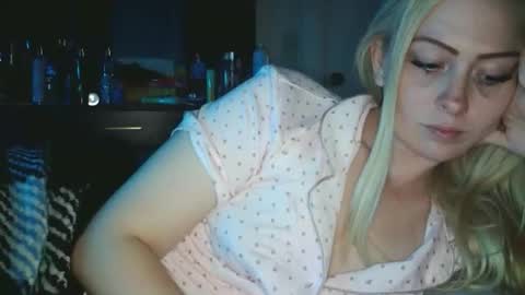 Snapshot of haileyakuma69 chatting on 11-08-25, 05:18 Hailey and d online show from 11-08-25, 05:18