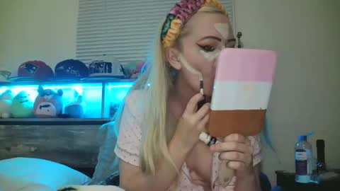 Snapshot of haileyakuma69 chatting on 11-12-25, 12:22 Hailey and d online show from 11-12-25, 12:22