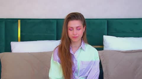 Snapshot of haileyarden chatting on 07-14-26, 06:40 Hailey online show from 07-14-26, 06:40