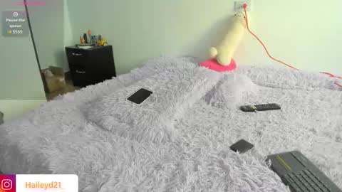 Snapshot of haileyduke chatting on 11-27-25, 11:45 Hailey online show from 11-27-25, 11:45