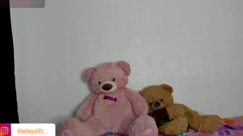 Hailey online show from 04-11-26, 11:42