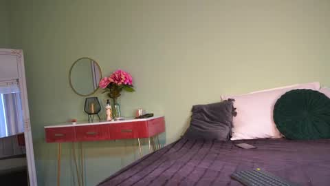 Hailey online show from 02-24-25, 08:06