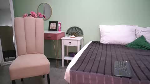 Hailey online show from 09-30-25, 03:11