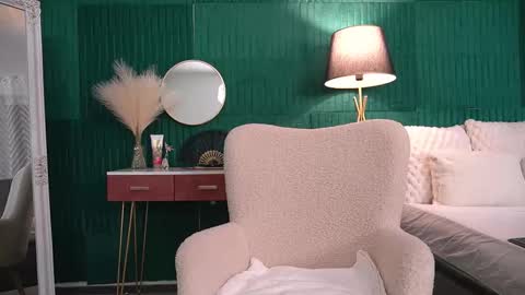 Hailey online show from 11-27-25, 04:36