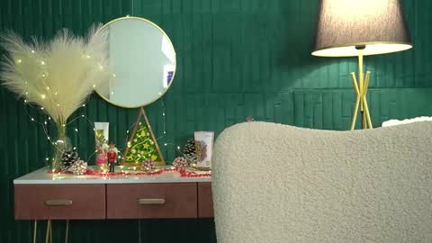 Hailey online show from 12-18-25, 04:29