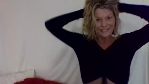 Hailey online show from 12-04-24, 03:48