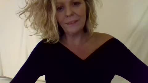 Hailey online show from 12-28-24, 05:02